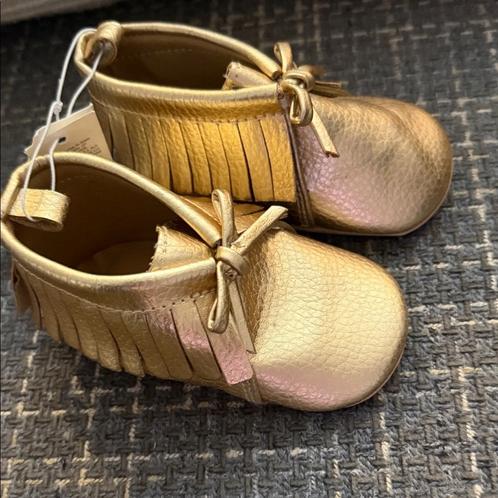 Old Navy Gold Kids Moccasins - Picture 1 of 3